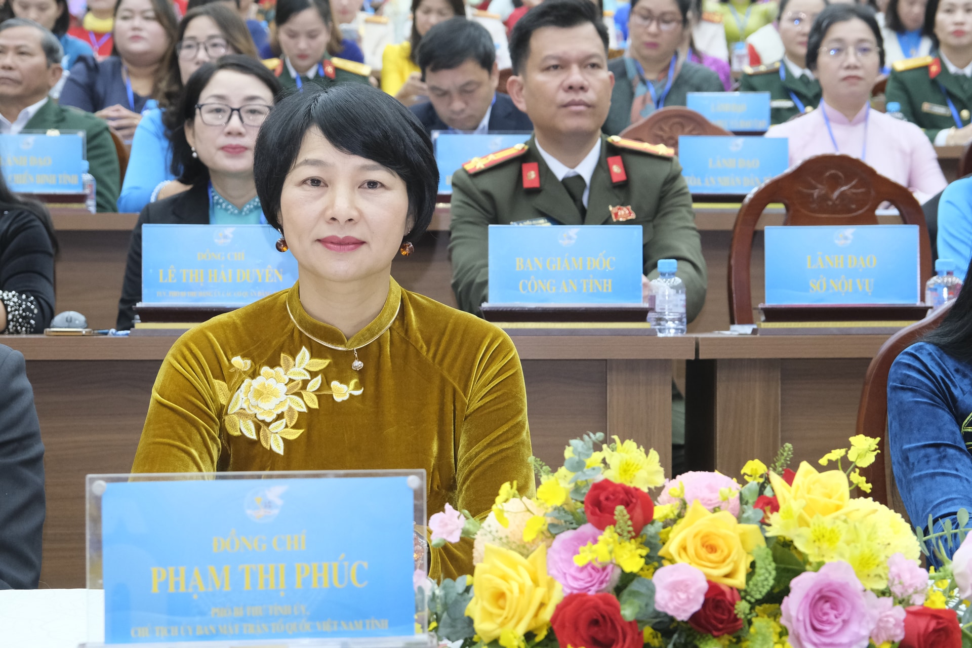 សមមិត្ត ផាម ធីភុក អនុលេខាគណៈកម្មាធិការបក្សខេត្ត និងជាប្រធានគណៈកម្មាធិការរណសិរ្សមាតុភូមិវៀតណាមខេត្ត បានអញ្ជើញចូលរួមសមាជ។