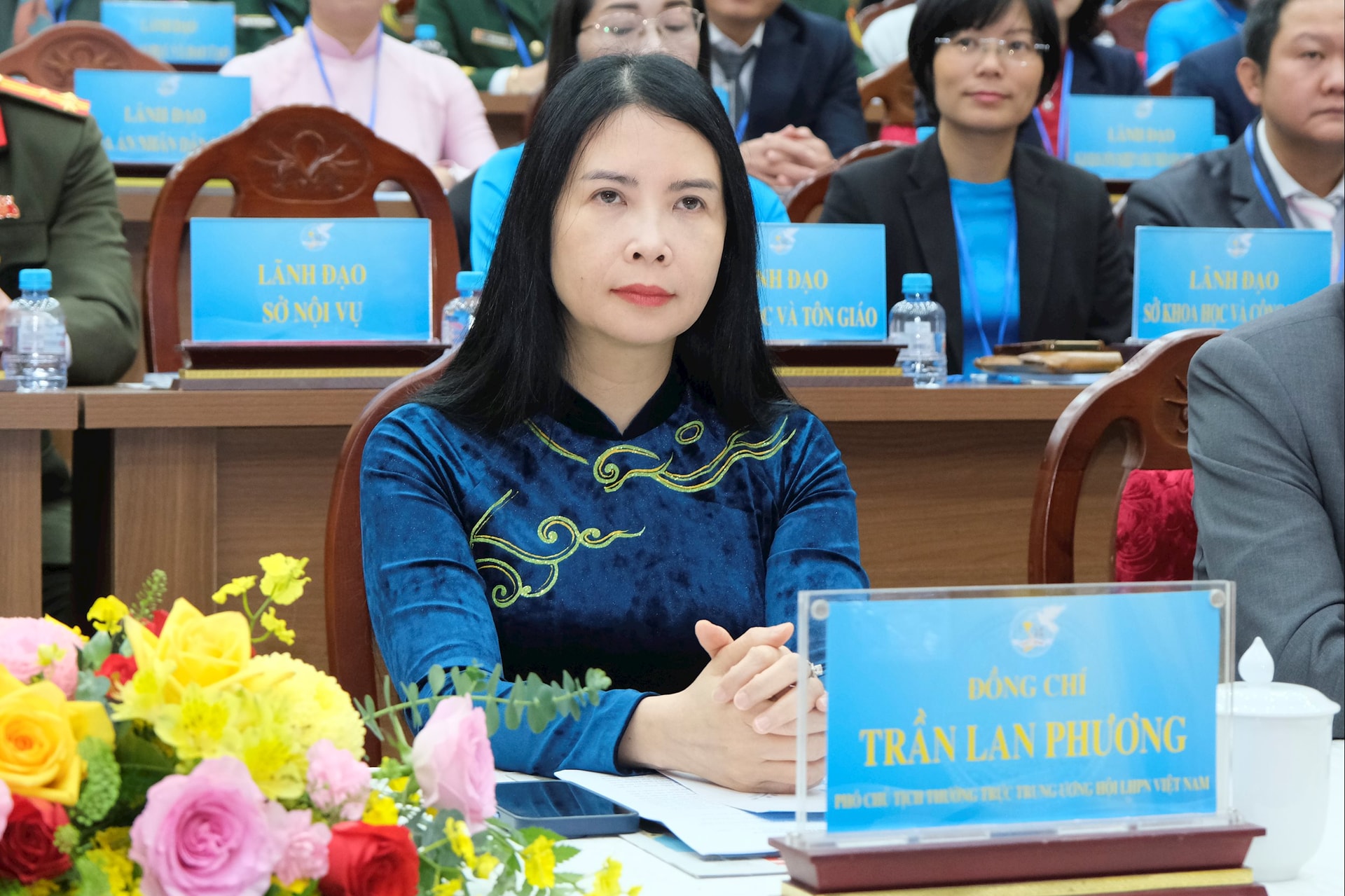 សមមិត្ត ត្រឹន ឡានភឿង សមាជិកគណៈកម្មាធិការអចិន្ត្រៃយ៍ និងជាអនុប្រធានអចិន្ត្រៃយ៍នៃសហភាពនារីវៀតណាម បានចូលរួមក្នុងសមាជនេះ។