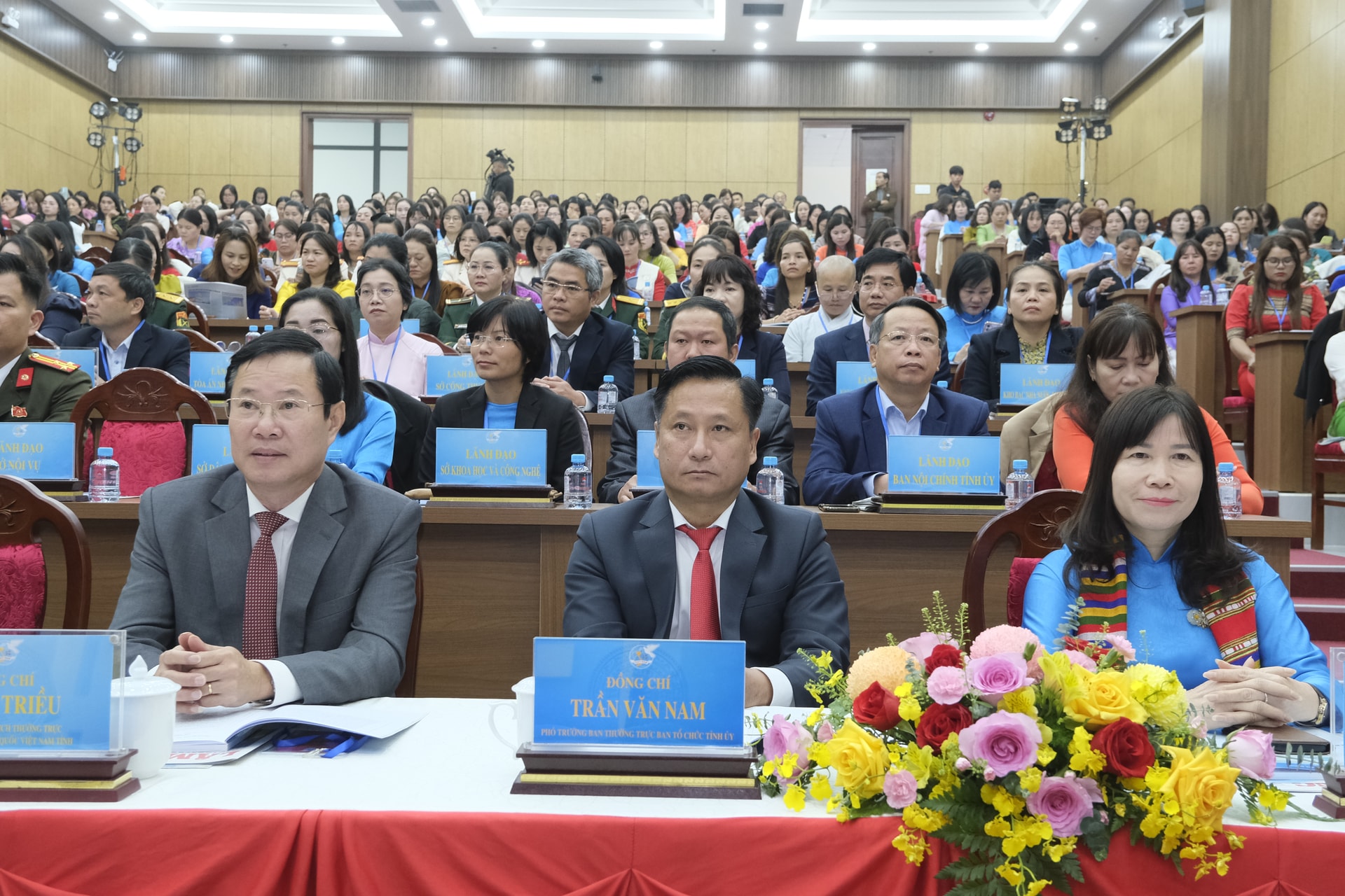 សមាជិក​គណៈកម្មាធិការ​អចិន្ត្រៃយ៍​គណបក្ស​ខេត្ត​បាន​ចូលរួម​ក្នុង​សមាជ។