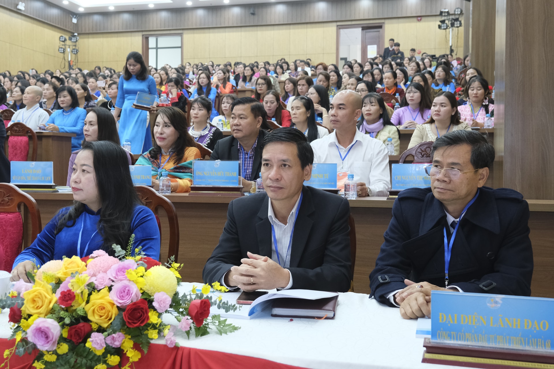 ប្រតិភូដែលចូលរួមកិច្ចប្រជុំសភា