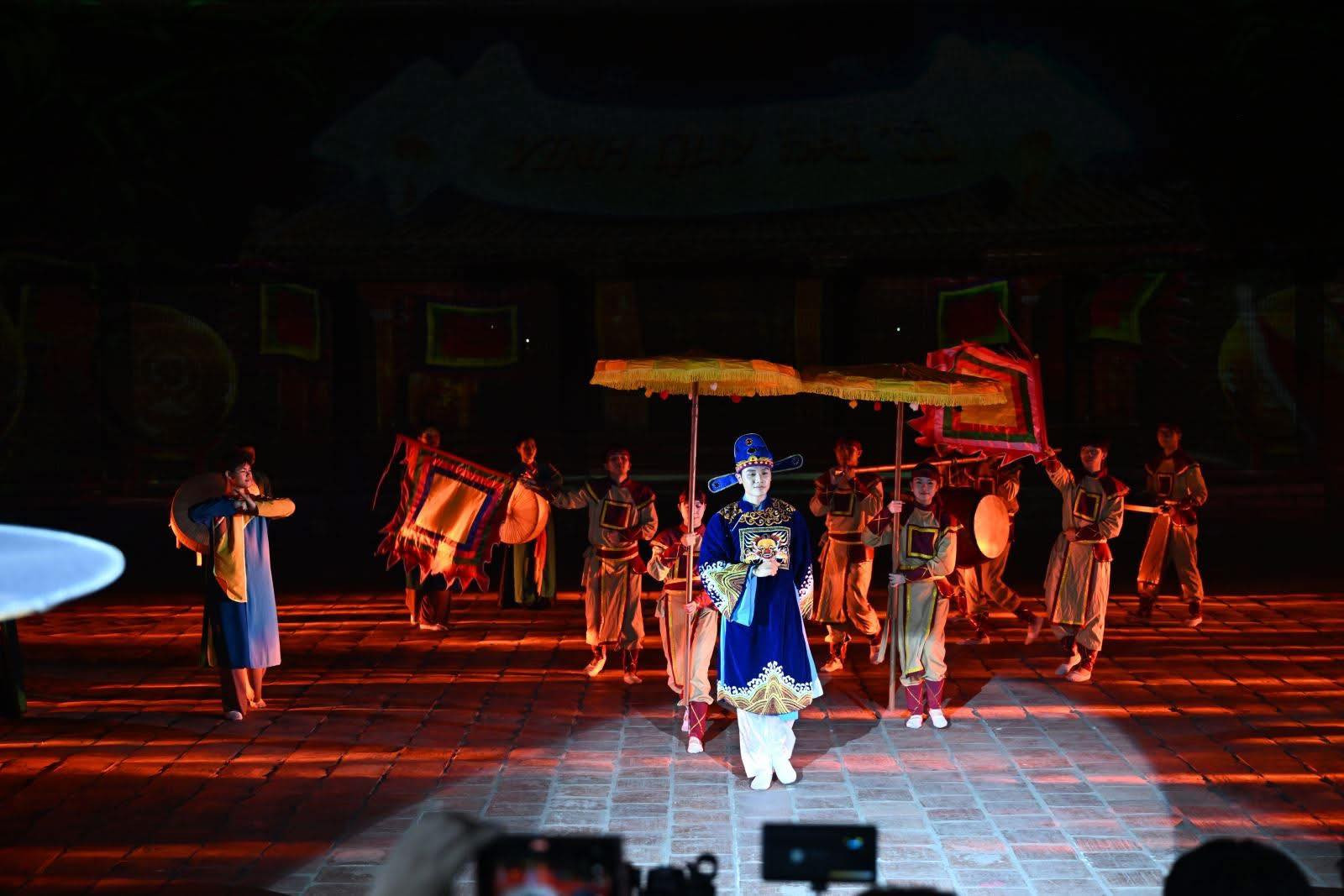 Một cảnh trong tour đêm Văn Miếu Quốc Tử Giám với công nghệ 3D Mapping.