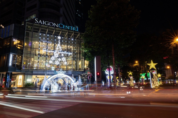 Không khí Giáng sinh tại Saigon Centre mang sắc thái nhẹ nhàng và lãng mạn.