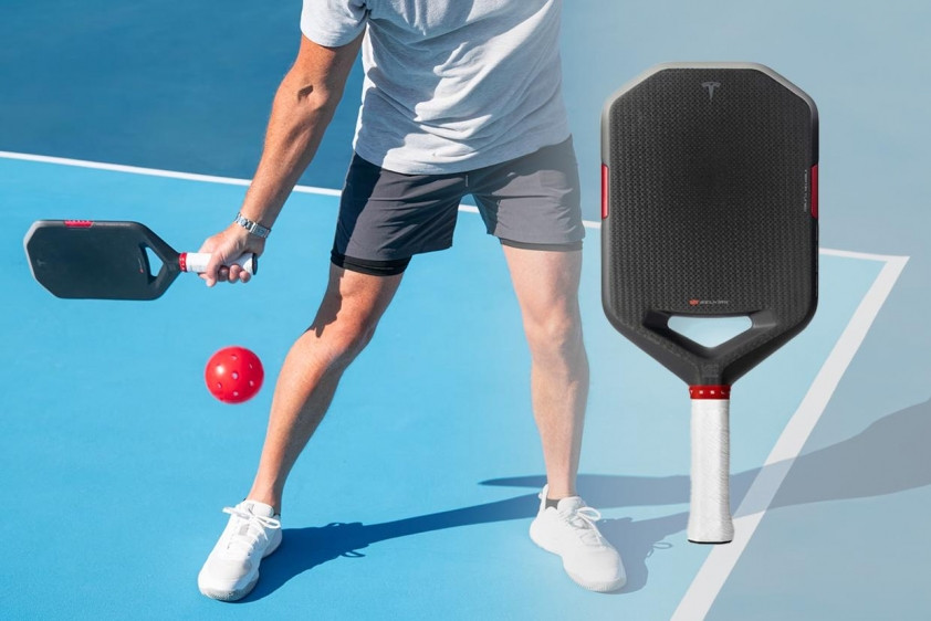 Bề mặt sợi carbon Florek và T700 trên Tesla Plaid