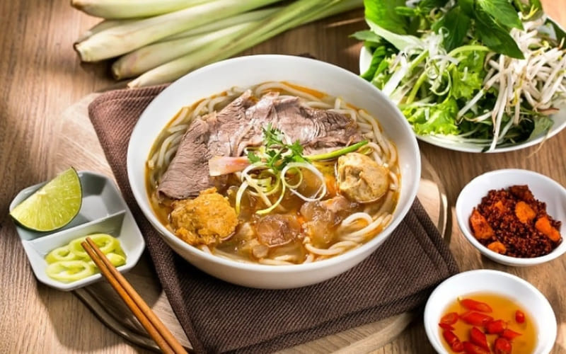 Một số món dễ hư hoặc nặng mùi không phù hợp.