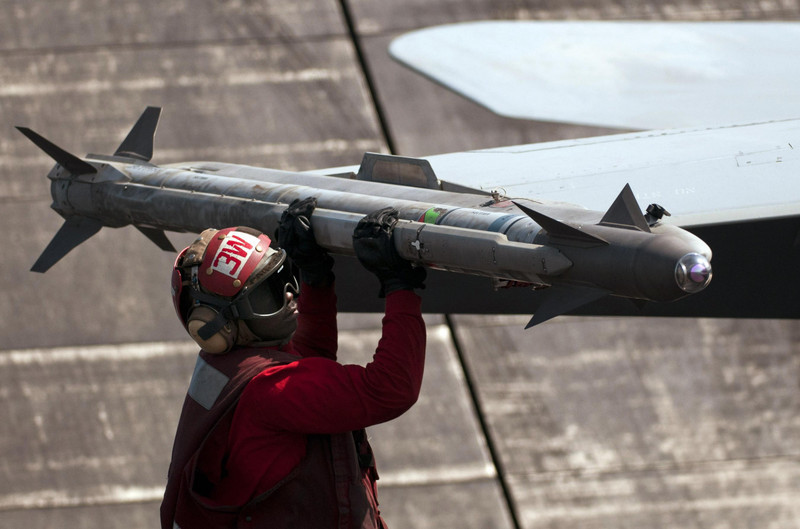 Máy bay Eurofighter Typhoon mang tên lửa AIM-9 Sidewinder