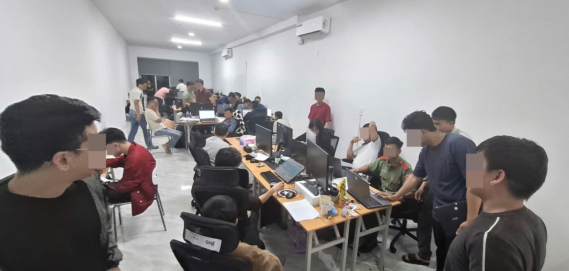 19-12CB3.jpg