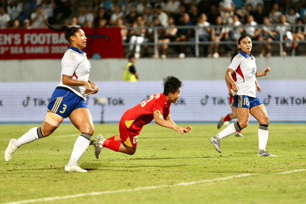 Bích Thùy trong trận đấu với Philippines tại SEA Games 33