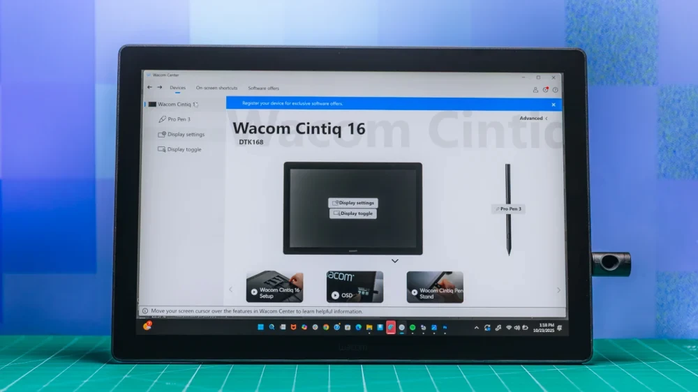 Chân đế gập của Wacom Cintiq 16 hỗ trợ góc nghiêng 28 độ