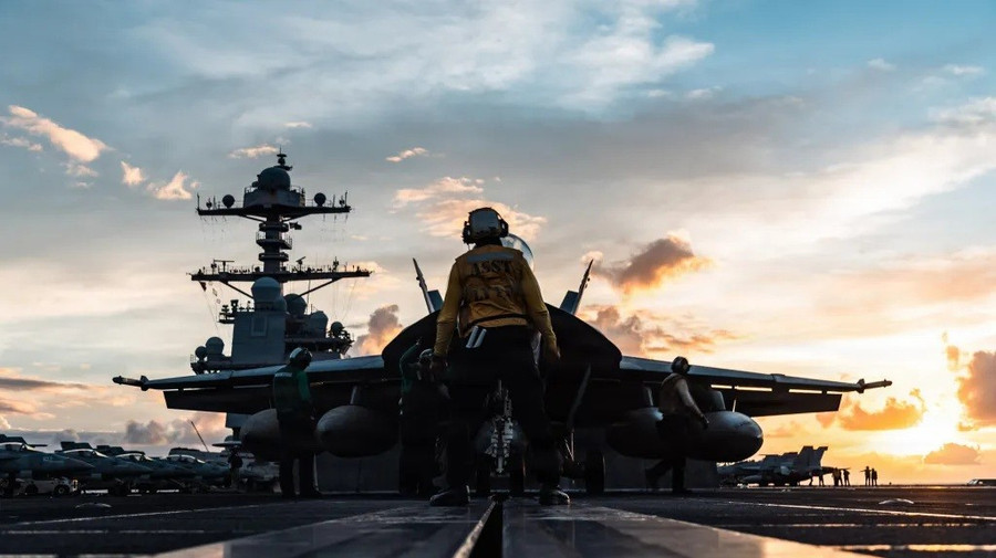 Hoạt động phóng máy bay F/A-18F Super Hornet trên tàu sân bay USS Gerald R. Ford