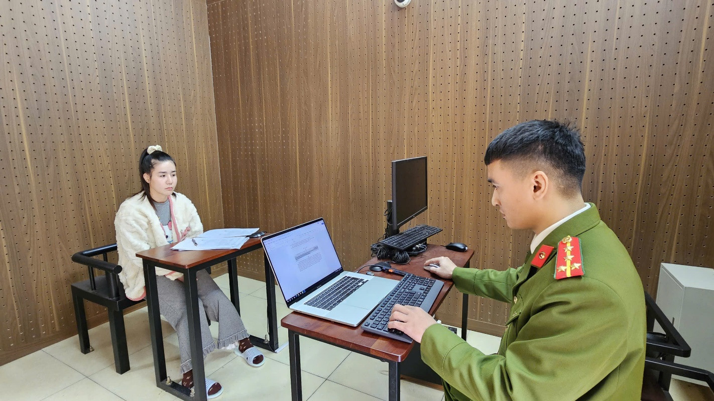 Đối tượng Nguyễn Thị Chín tại cơ quan Công an
