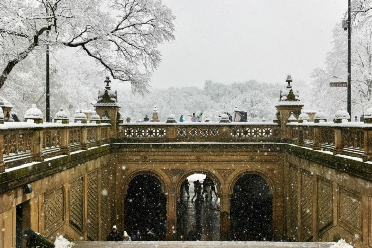Du khách tham quan khu vực Bethesda Terrace nổi tiếng tại New York