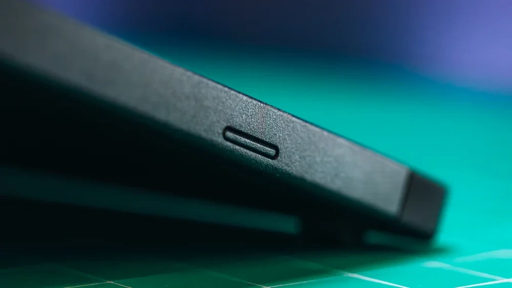 So sánh kích thước và độ hiển thị của Wacom Cintiq 16