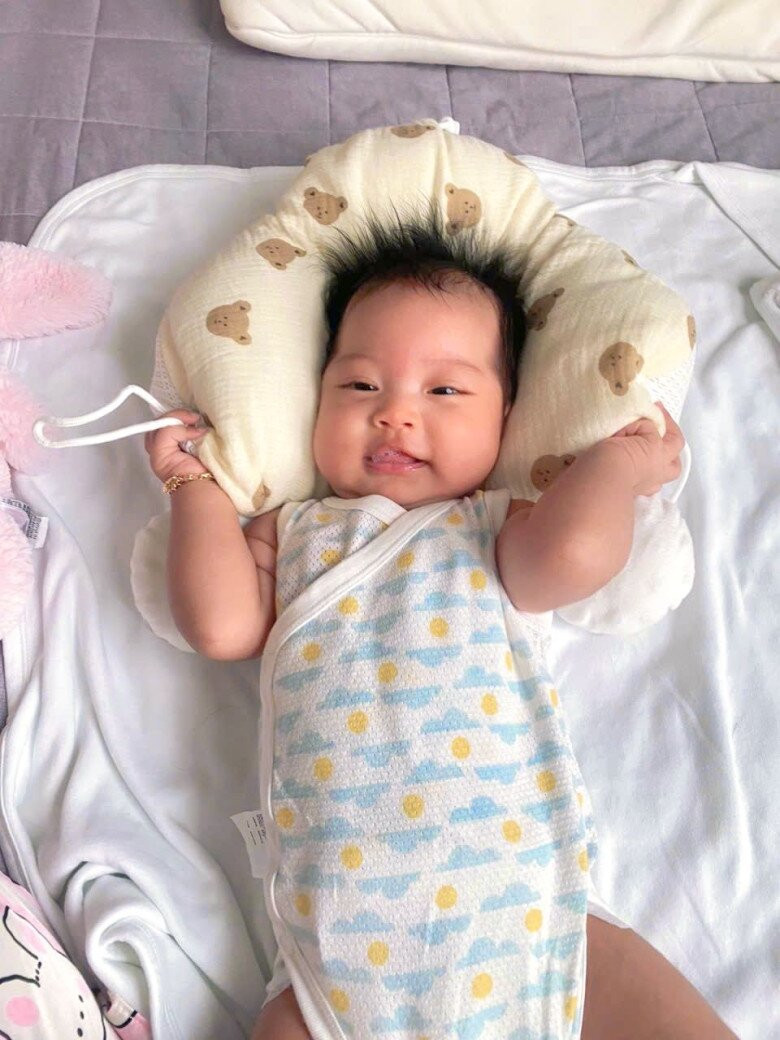 Con gái H'Hen Niê phát triển sớm, mới 3 tháng tuổi đã cao 63cm