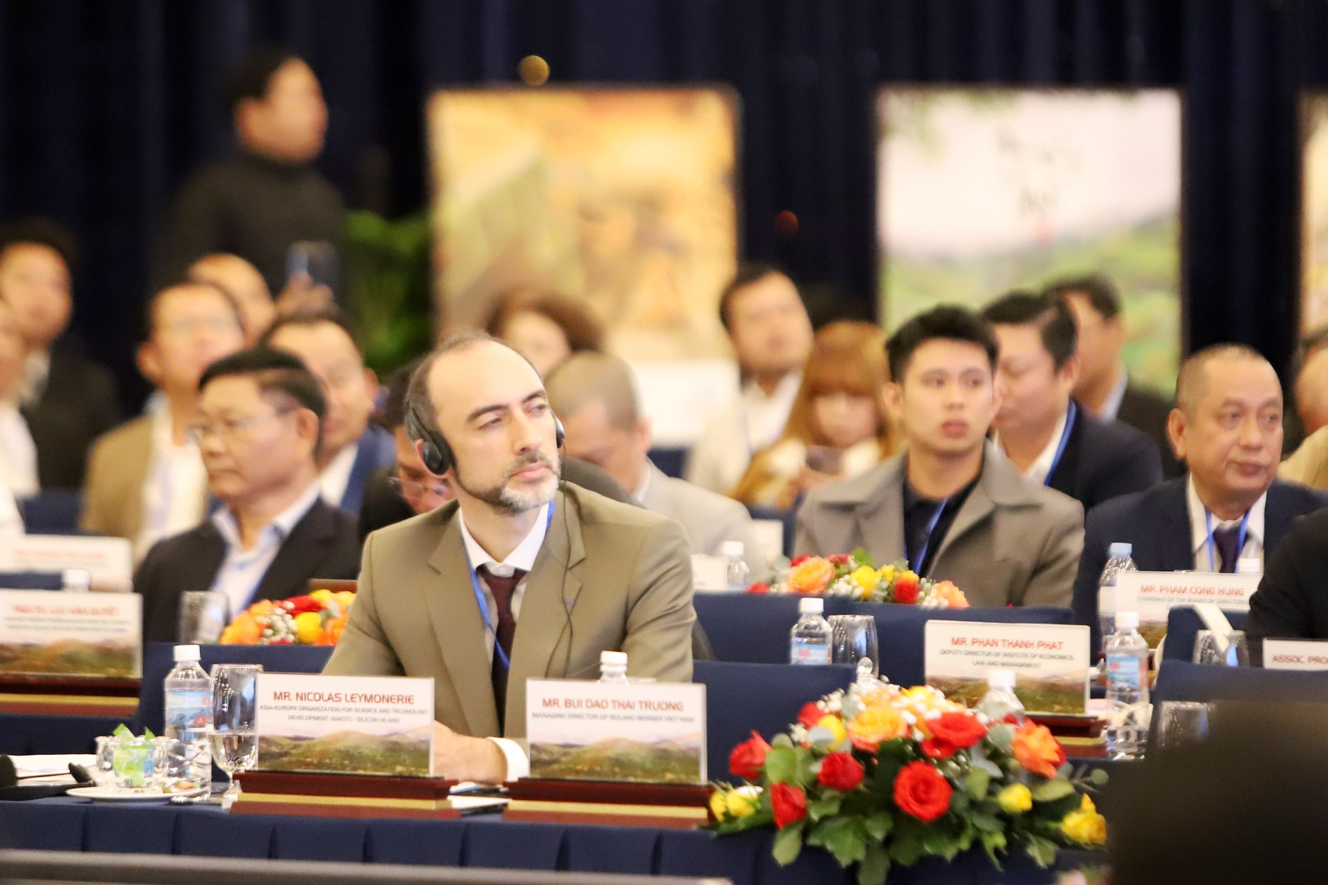 ភ្ញៀវអន្តរជាតិ និងអ្នកជំនាញបានចូលរួម។