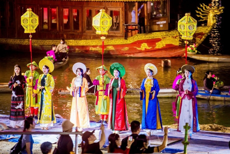 Huế phát huy hiệu quả các loại hình du lịch di sản và văn hóa.