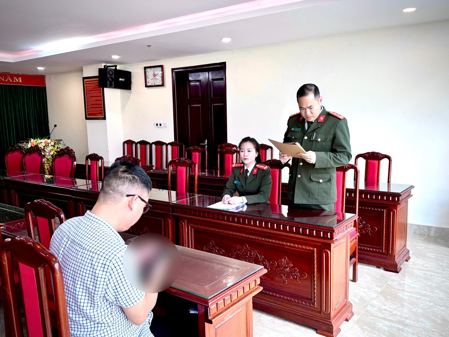 Cơ quan Công an làm việc với B.V.N.
