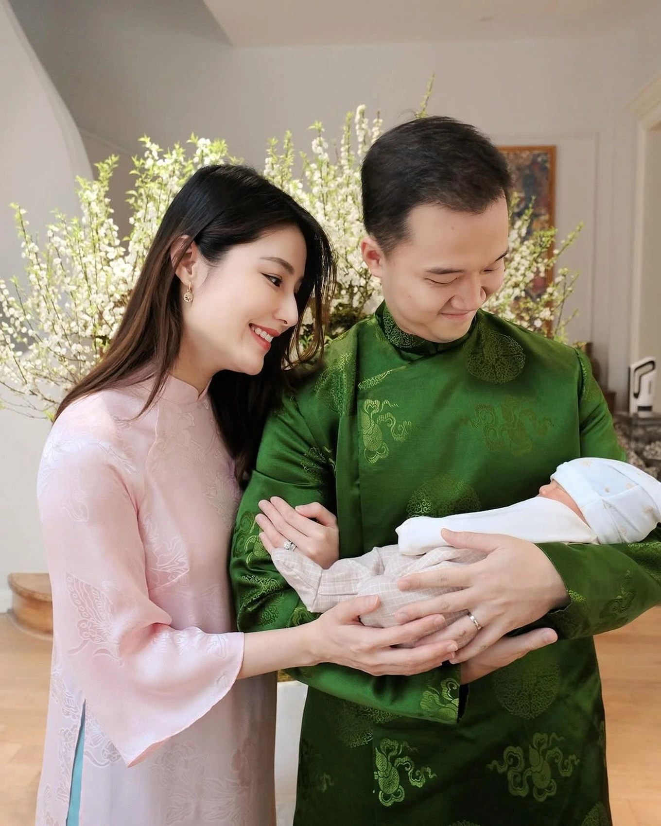 Có thêm con trai, hôn nhân của cặp đôi càng thêm viên mãn.