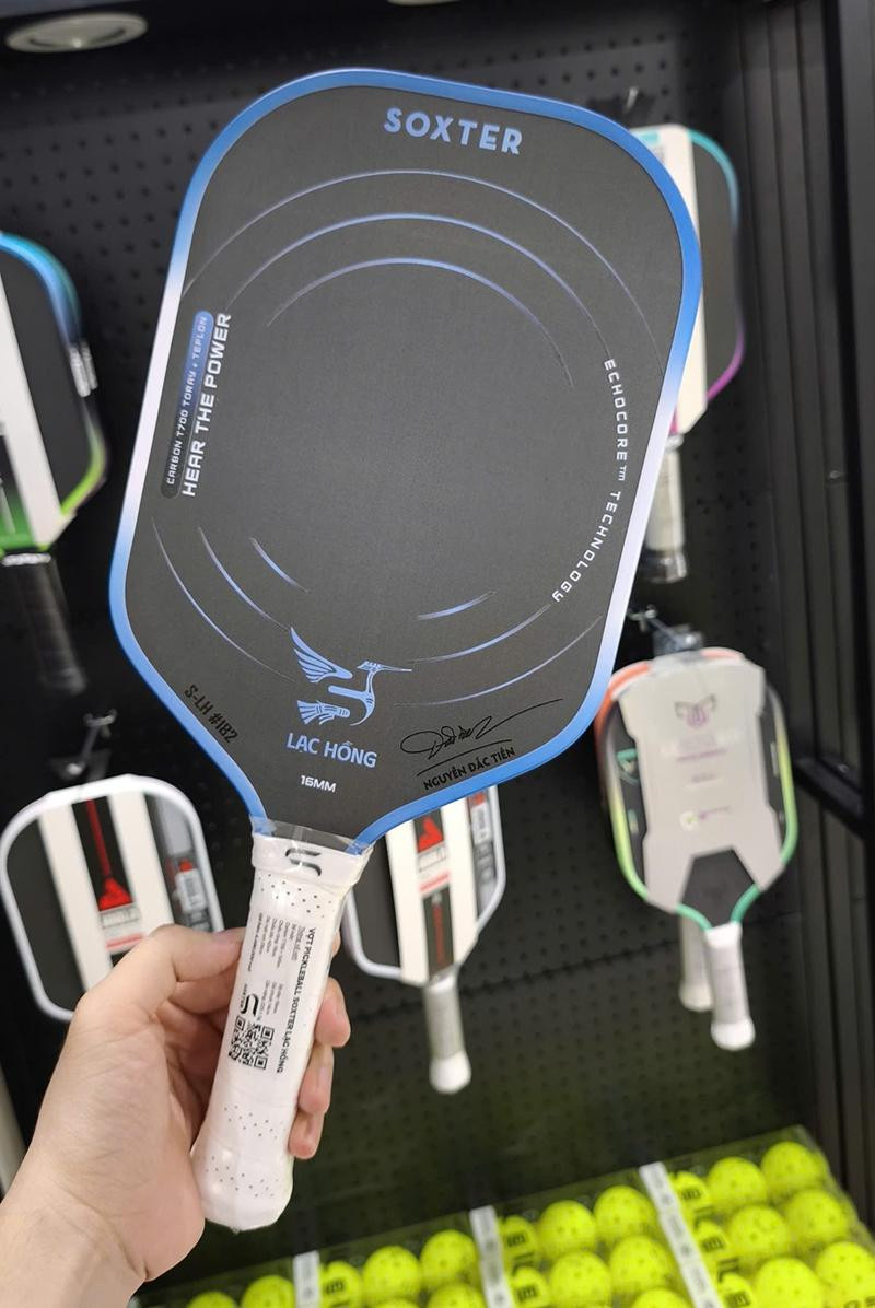 Chi tiết mặt vợt carbon T700 của SOXTER Lạc Hồng
