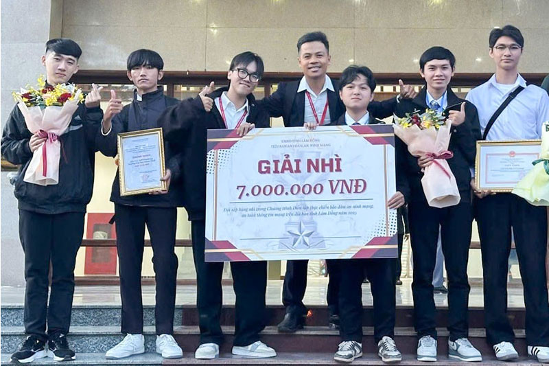 khoa-cong-nghe-thong-tin-truong-dai-hoc-phan-thiet-xuat-sac-dat-giai-nhi-trong-cuoc-thi-ctf.(1).jpg