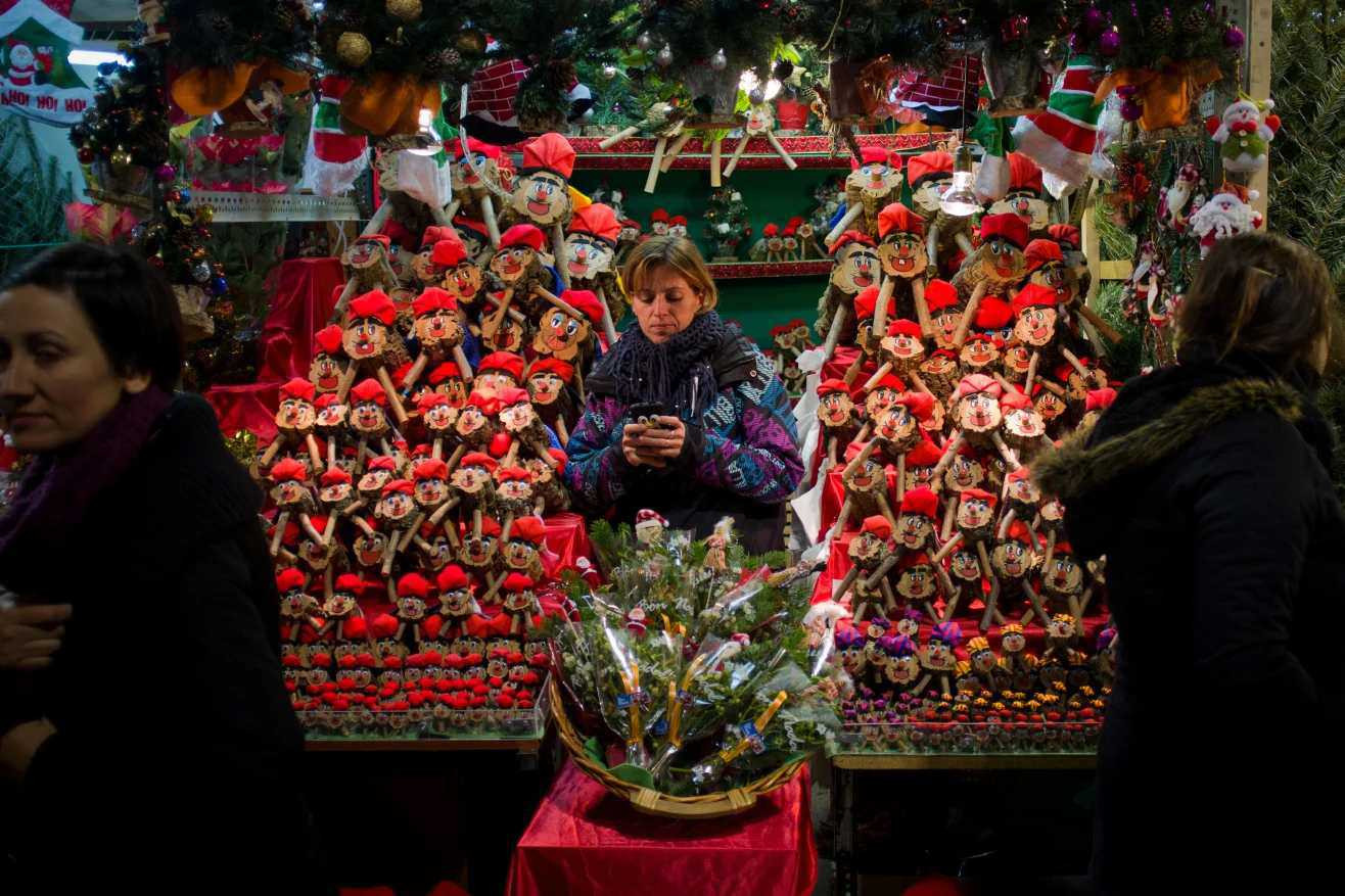 Chợ Fira de Santa Llucia tại Barcelona