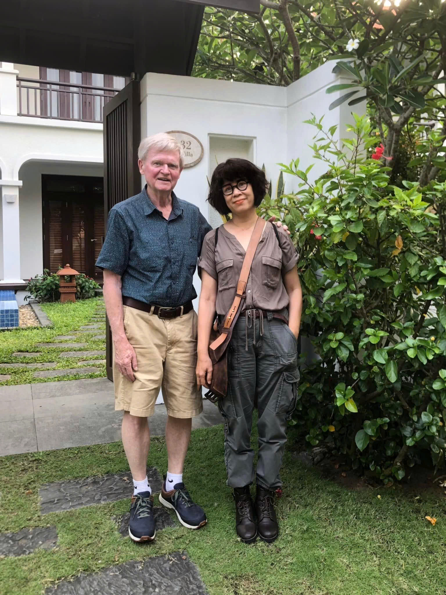 Đạo diễn Đoàn Hồng Lê và họa sĩ David Thomas