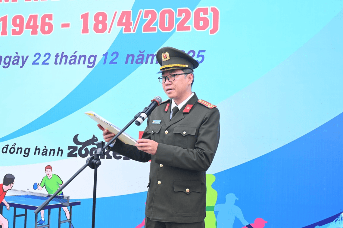 Trung tá Hoàng Trung Hiếu phát biểu tại hội thao