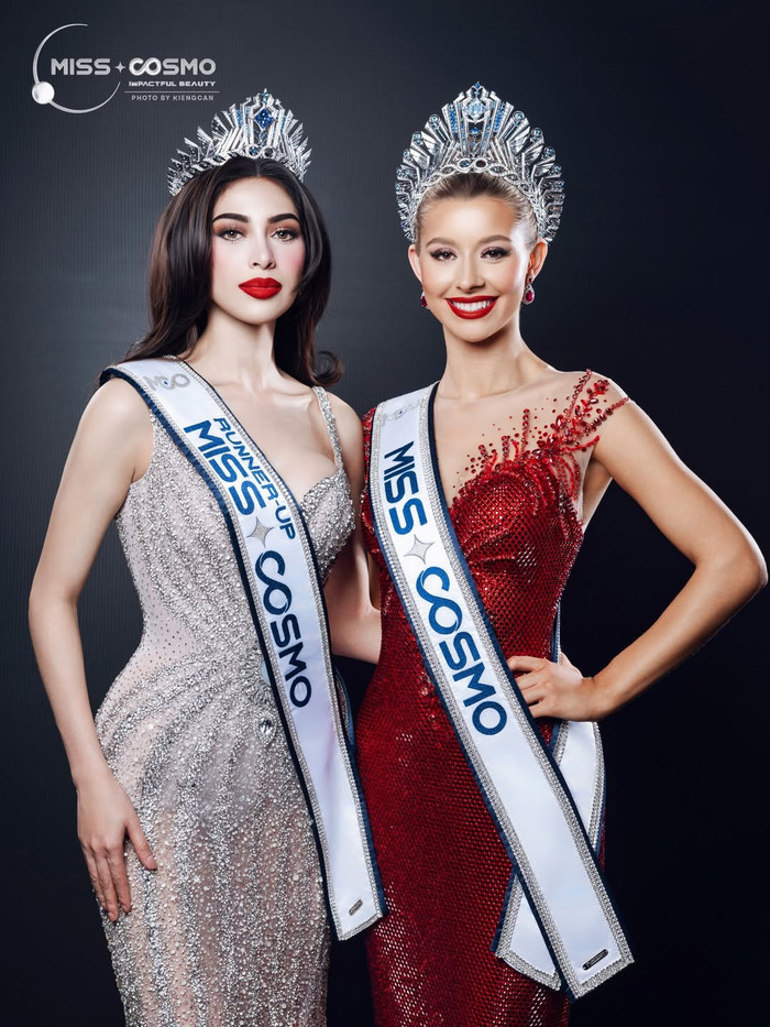 Top 2 Miss Cosmo chụp hình lưu niệm sau đêm chung kết