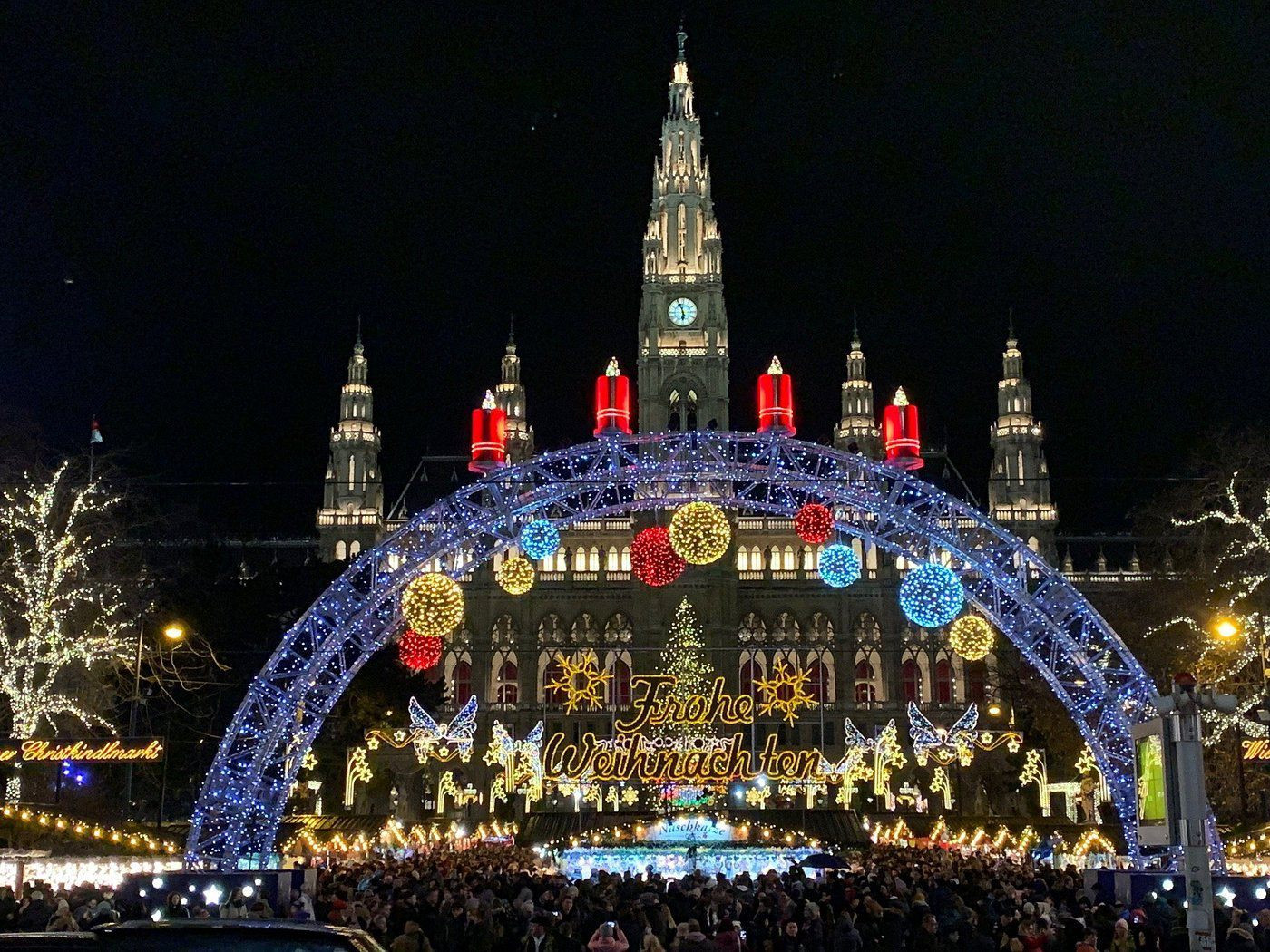 Chợ Giáng sinh Wiener Christkindlmarkt nhộn nhịp tại Vienna, Áo