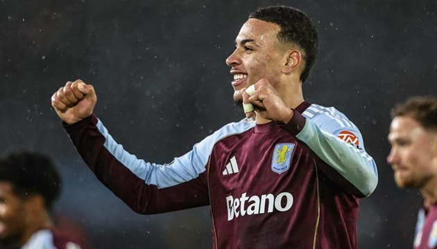 Morgan Rogers ghi hai bàn thắng đẳng cấp vào lưới Manchester United