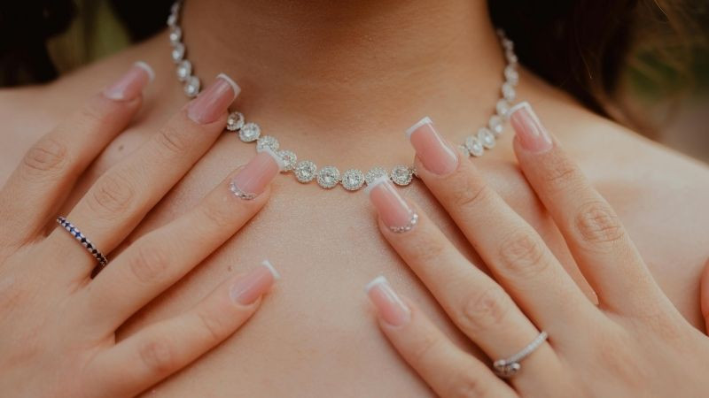 Xác định tone da qua trang sức vàng bạc
