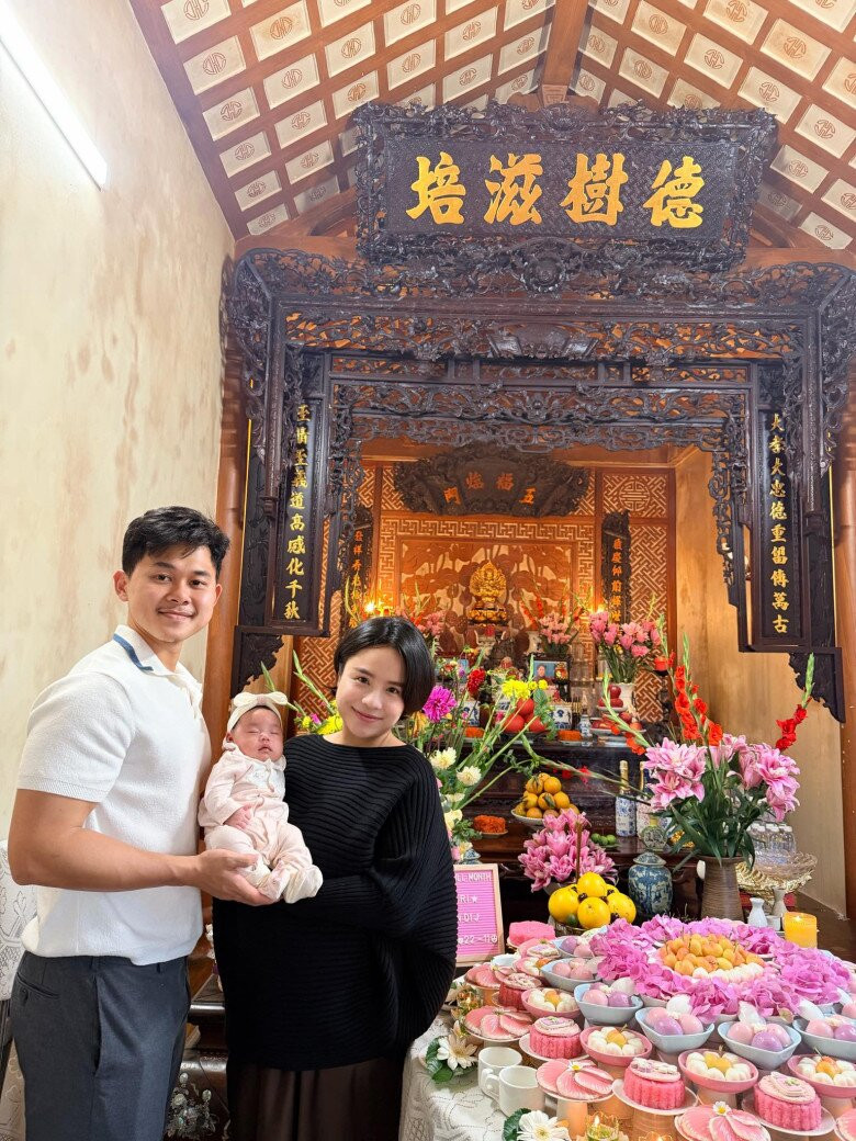 Thái Trinh hạnh phúc mừng đầy tháng con gái Cheri.