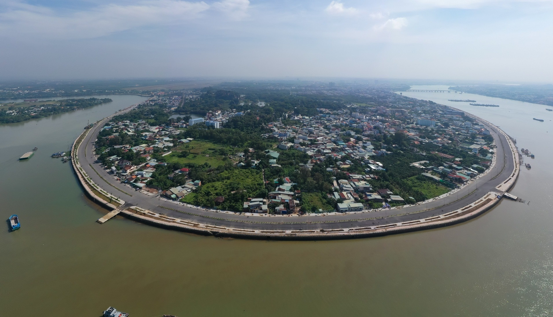 Tuyến đường ven sông Đồng Nai dài hơn 5km chuẩn bị thông xe vào cuối năm.