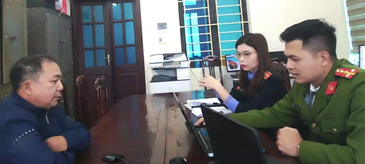 Cơ quan Cảnh sát điều tra Công an tỉnh Ninh Bình làm việc với bị can Vũ Xuân Tiến