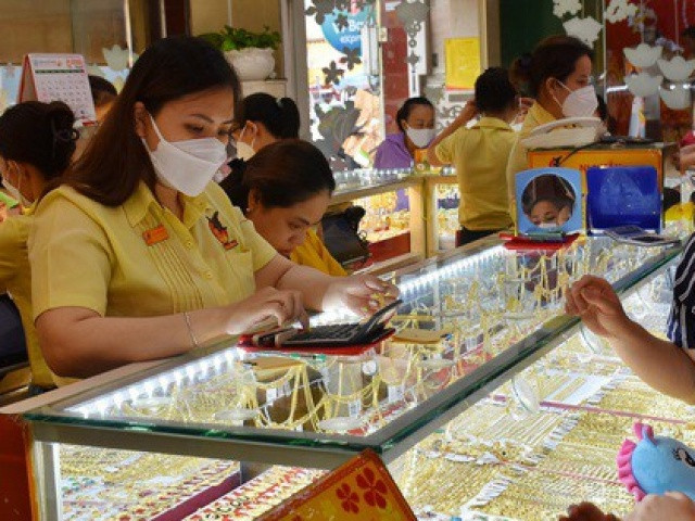 Giá vàng hôm nay 23/12/2025 tăng mạnh