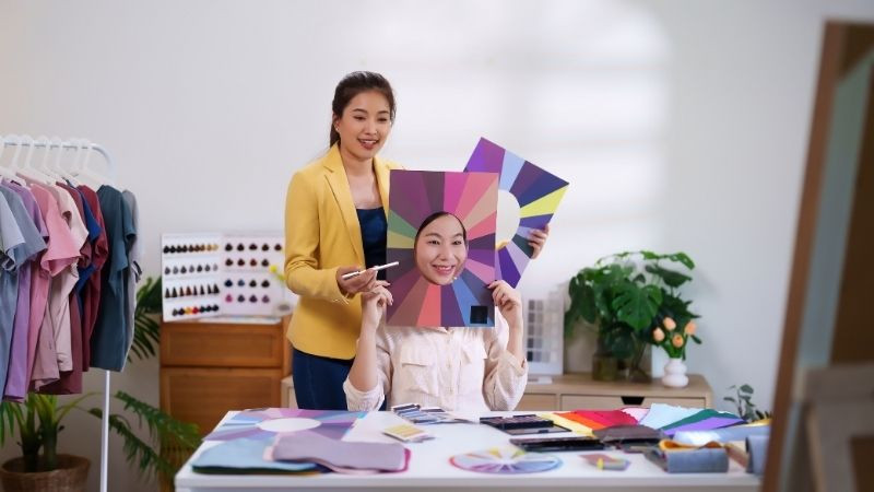 Chọn trang phục chuẩn stylist dựa trên bảng màu phù hợp với tone da