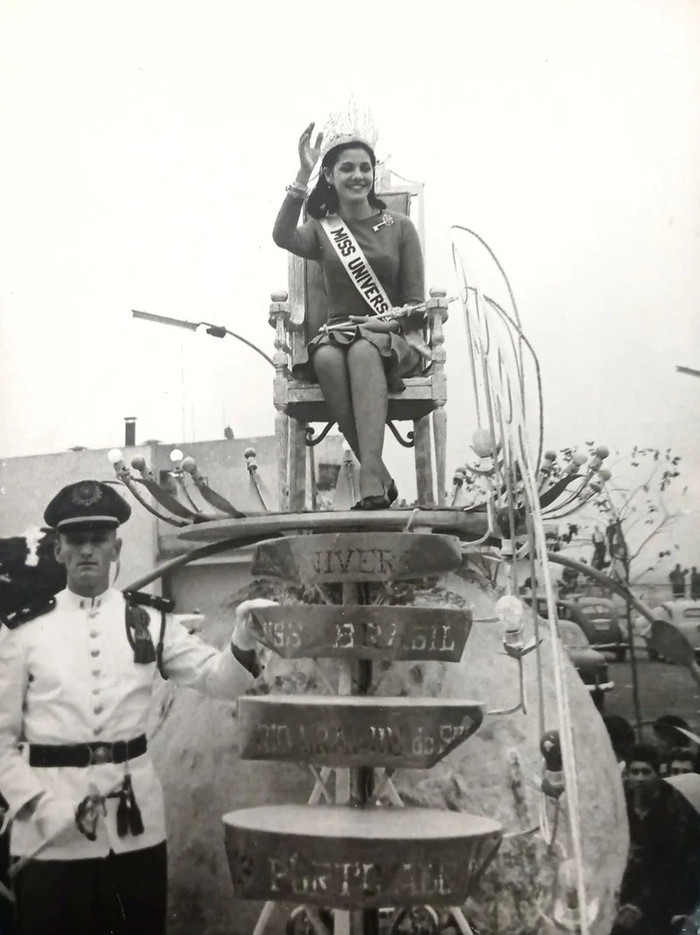 Khoảnh khắc đăng quang lịch sử của Ieda Maria Vargas tại Miss Universe 1963