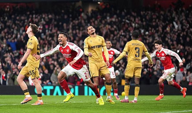 Arsenal nhọc nhằn đánh bại Crystal Palace ở tứ kết Carabao Cup.