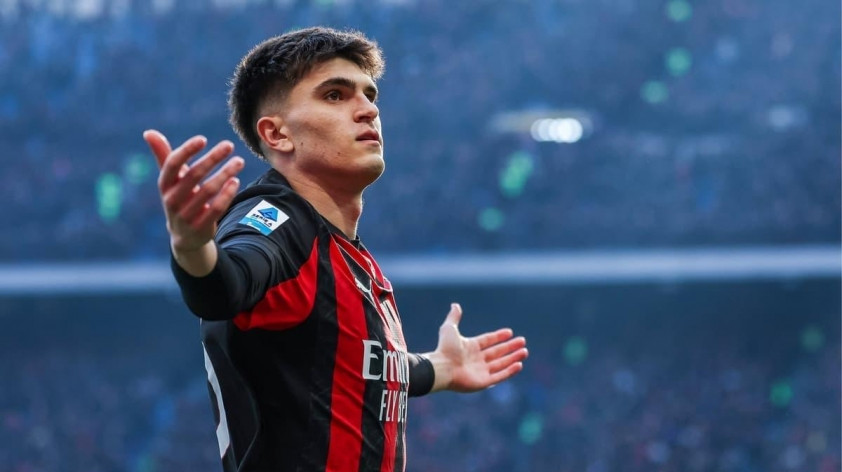 Hậu vệ Davide Bartesaghi của AC Milan lọt vào tầm ngắm của Arsenal