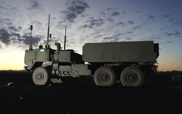Nguyên mẫu hệ thống pháo phản lực HIMARS phiên bản tự hành AML không có cabin lái