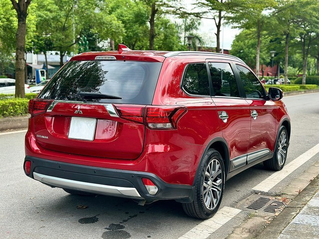Mitsubishi Outlander có cấu hình ghế 5+2, phù hợp gia đình 5 - 7 thành viên. ẢNH: Q.C