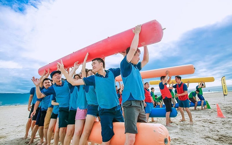 Các bước lập kế hoạch bao gồm xác định mục tiêu và khảo sát địa điểm