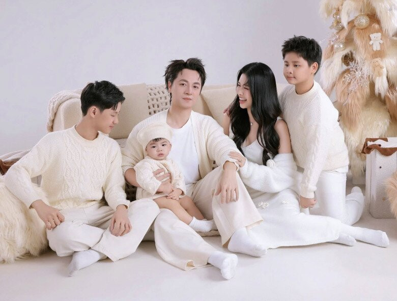 Gia đình hạnh phúc của vợ chồng Đăng Khôi và Thủy Anh.