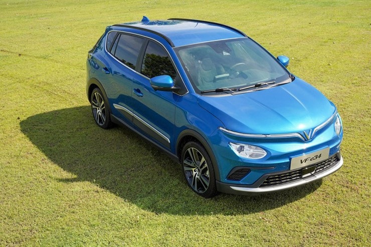 Thiết kế đầu xe VinFast VF e34 với dải LED chữ V