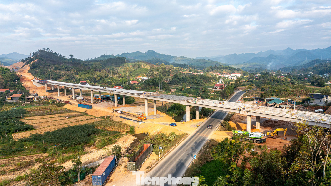 Tuyến cao tốc Hữu Nghị - Chi Lăng nhìn từ trên cao