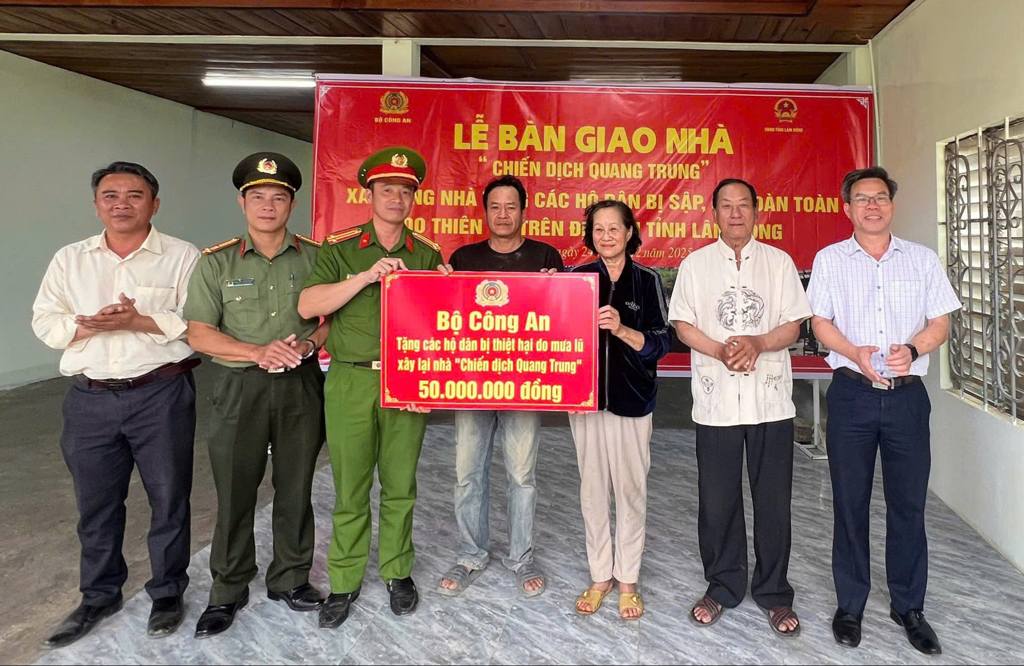 6- CALĐ bàn giao nhà mới trong Chiến dịch Quang Trung tại xã D'ran-ok