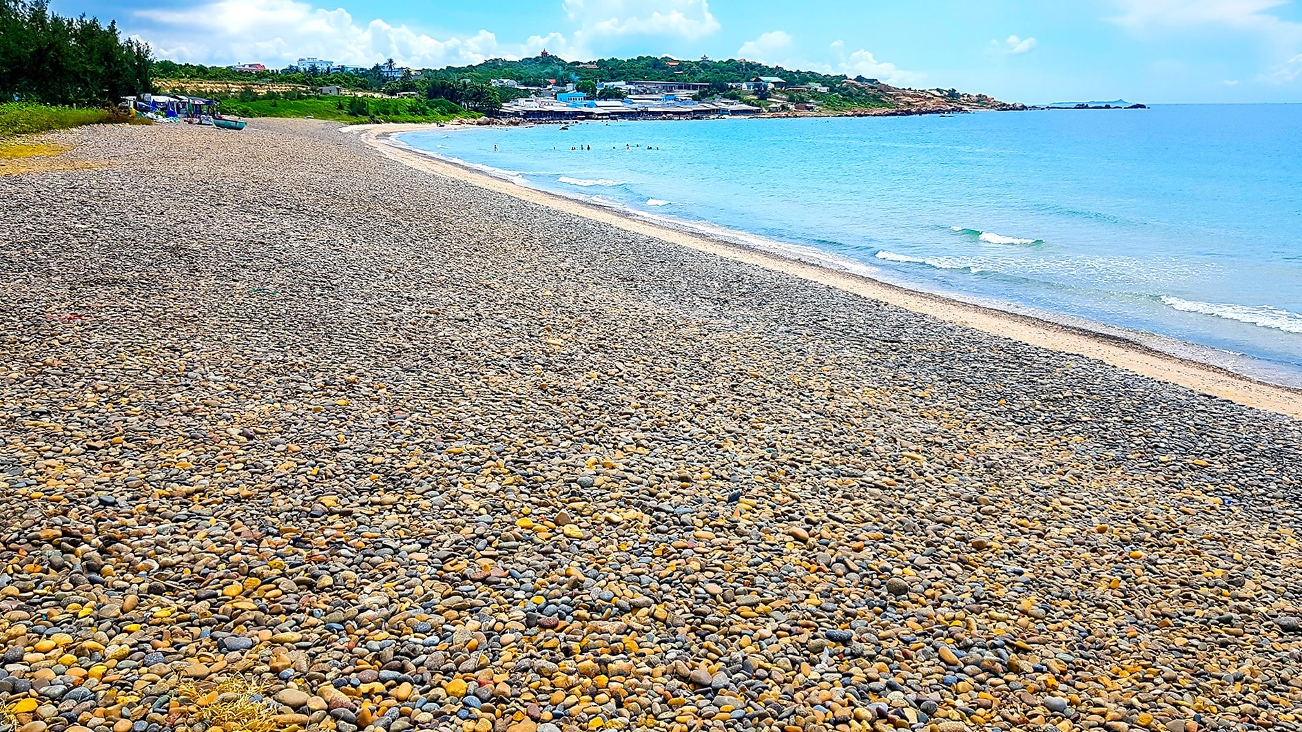 Bãi đá 7 màu tuyệt sắc, hiếm có ở biển Tuy Phong