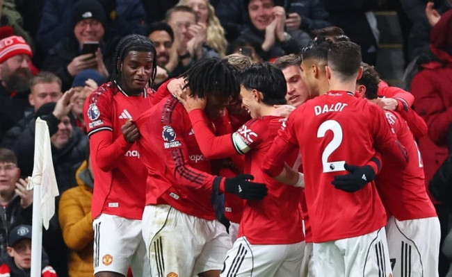 Toàn cảnh trận đấu giữa Manchester United và Newcastle United tại Old Trafford.