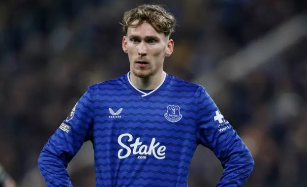 James Garner trong màu áo Everton đang nằm trong tầm ngắm của Manchester United.