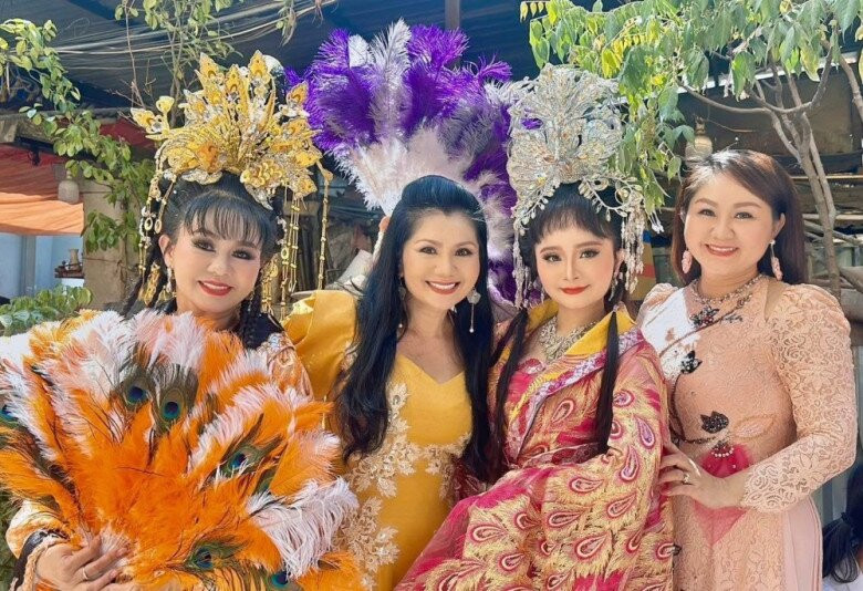 Nghệ sĩ Ngọc Nga, Tú Sương, Hồng Quyên và Lê Thanh Thảo tiếp tục cống hiến cho nghệ thuật cải lương.