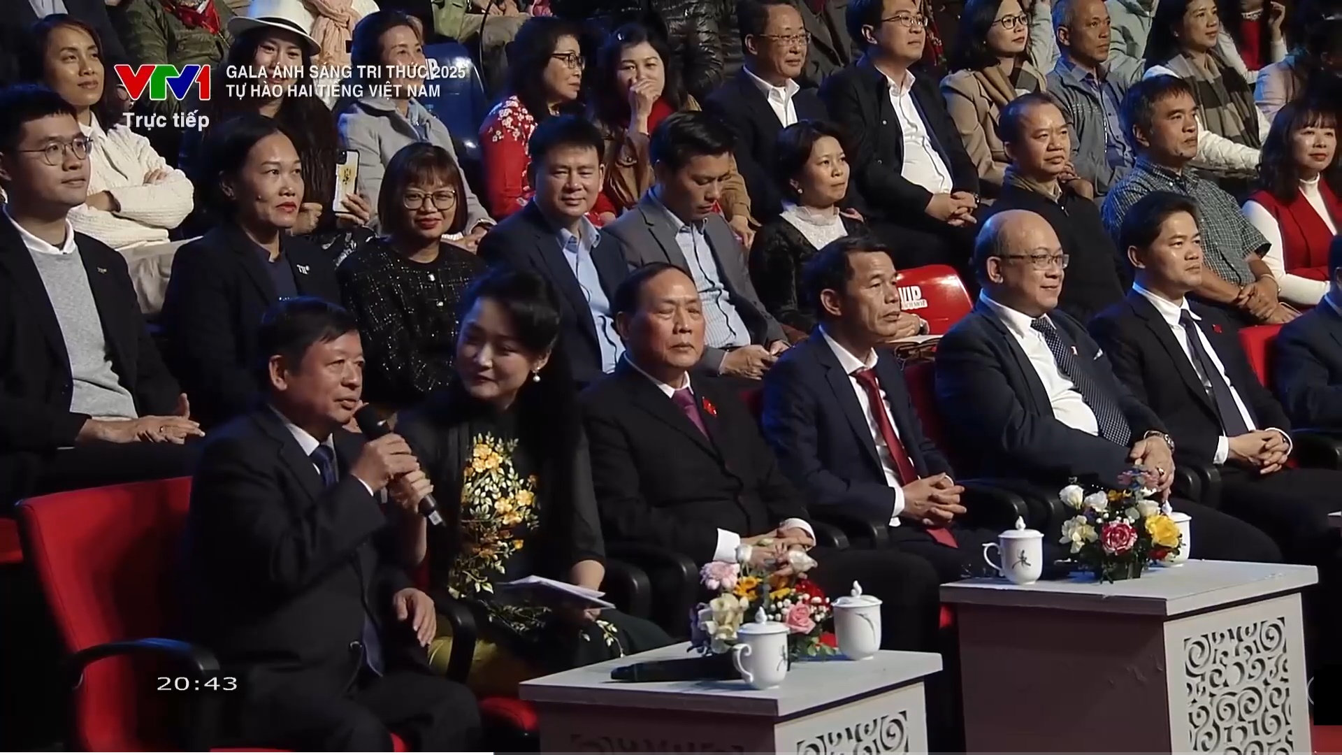 Gala Ánh sáng tri thức 2025: Tôn vinh đội ngũ trí thức - Ảnh 3.